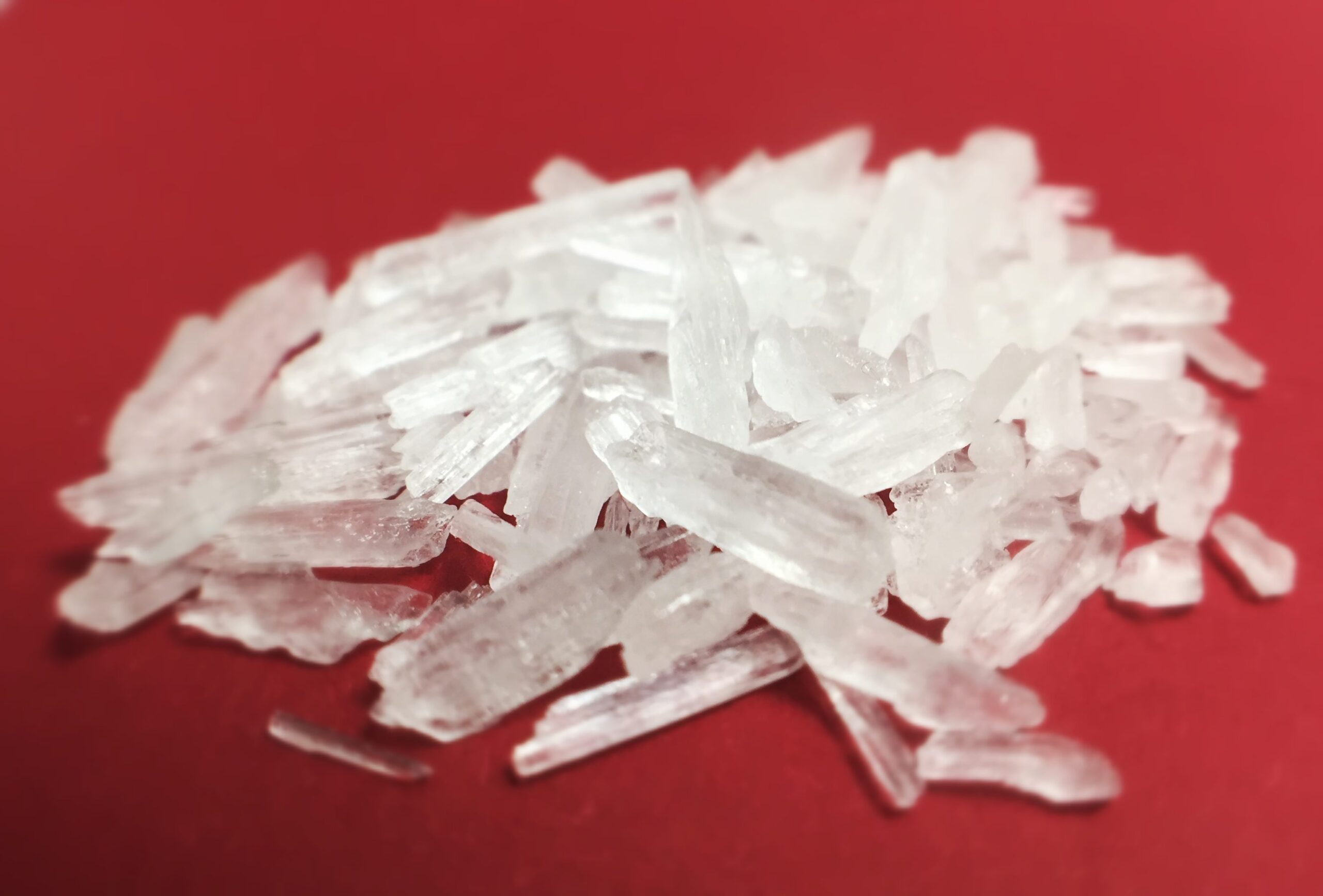 pile-of-meth-crystals-10-31-19-scaled-1.jpg Turfy Transparent Menthol Crystal For Pharma 25 kg - Image 1